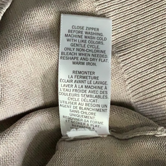 Banana Republic Fullzip Sweater - Picture 7 of 7